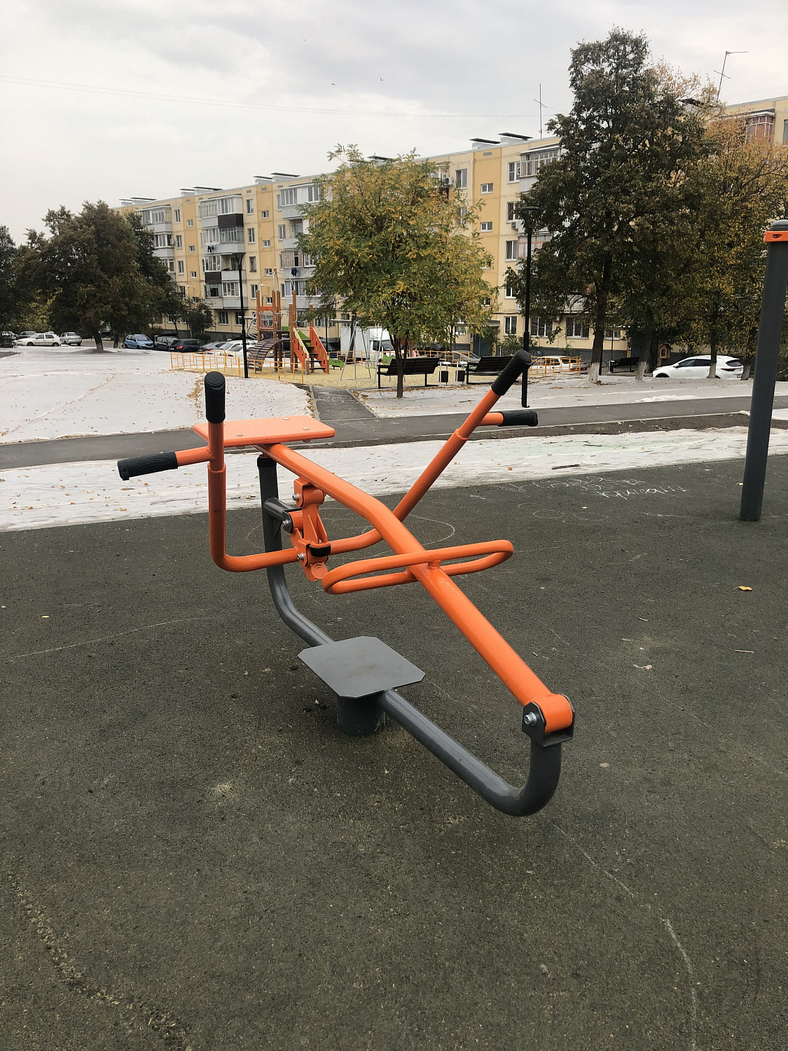  Детская площадка с каруселью